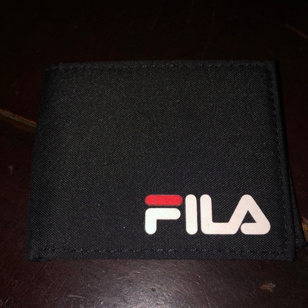 fila bifold wallet